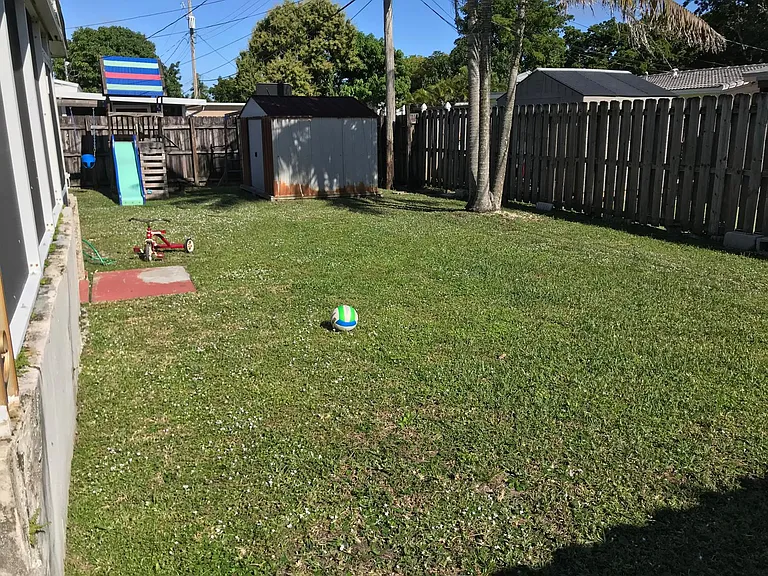 1031 NW 75th Ave — Photo 23