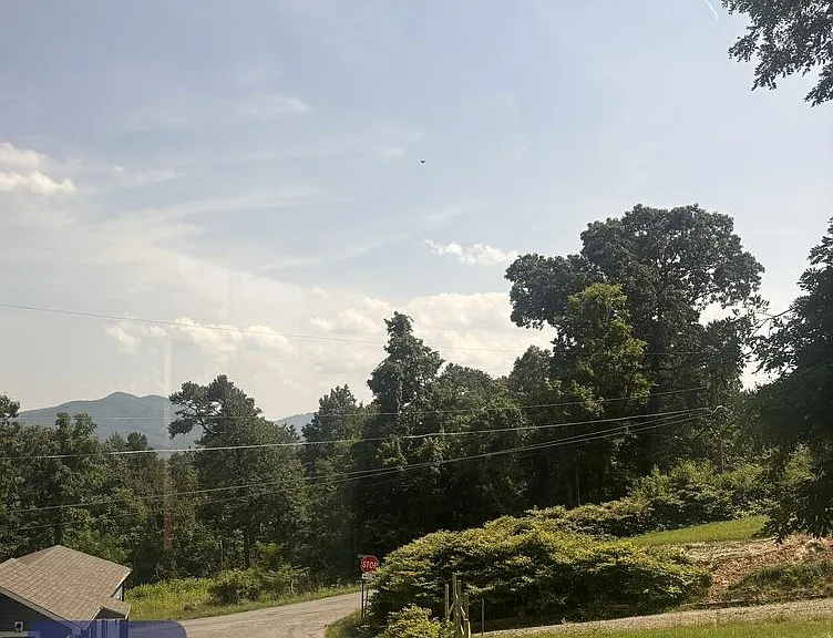 811 Montvue Rd — Photo 48