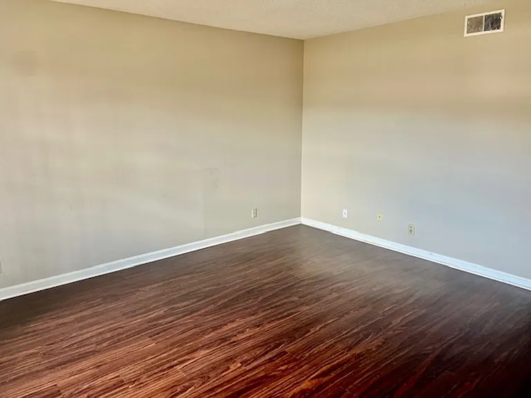 213 Chateau Dr SE — Photo 4