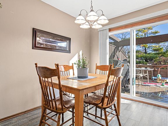 5th image of 25 Birnamwood Dr