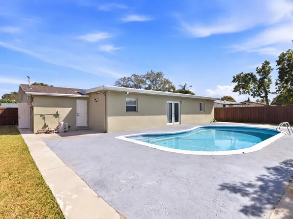 640 SW 68th Terrace, Pembroke Pines, FL 33023