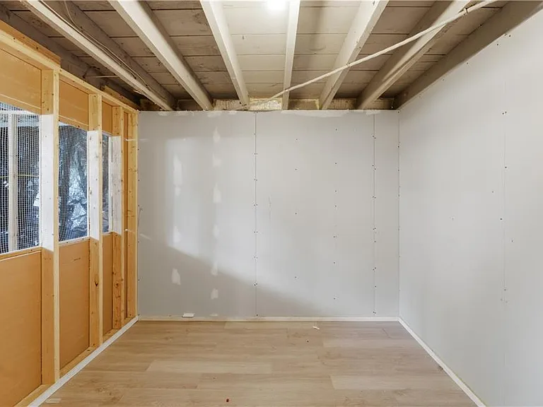33 Laura St #2 — Photo 40