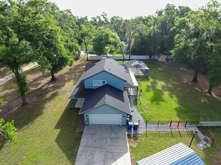 2119 Shady Oaks Dr — Photo 2