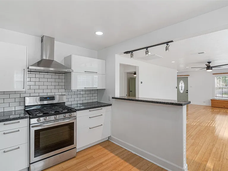 320 Coronado St #A — Photo 19