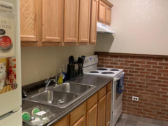 3rd image of 4 Court House Ln Suite 4