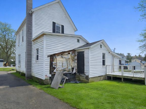 4th image of 217 Lincoln St