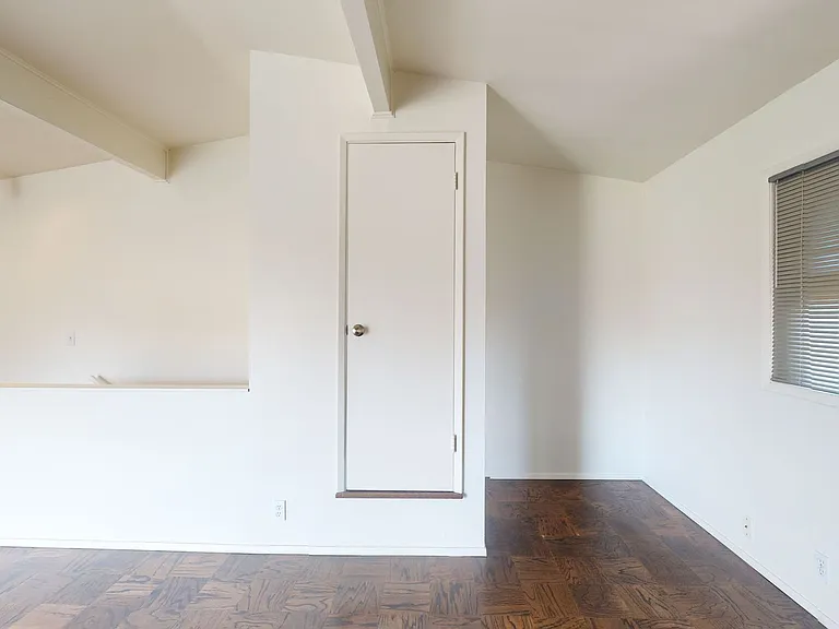 3232 E Madison St — Photo 1