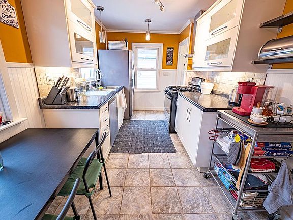 3rd image of 158 W Summit Ave