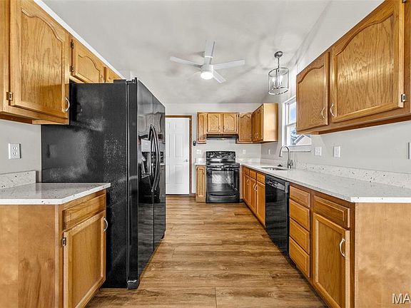 3rd image of 1545 Robert Thompson Dr