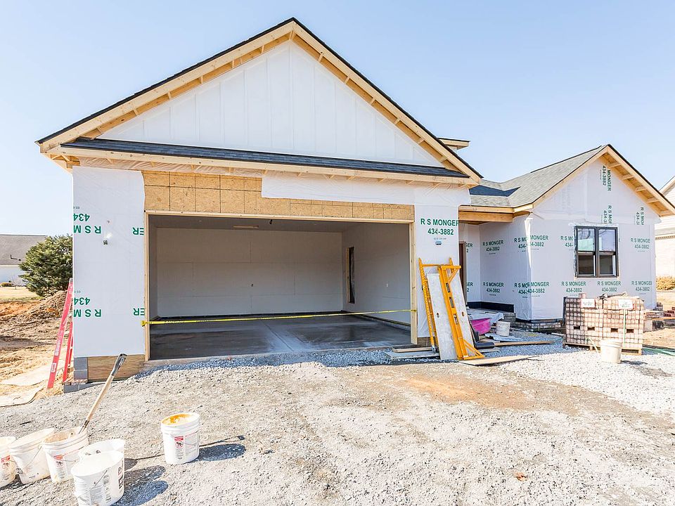 1st image of 460 Surrey Pl