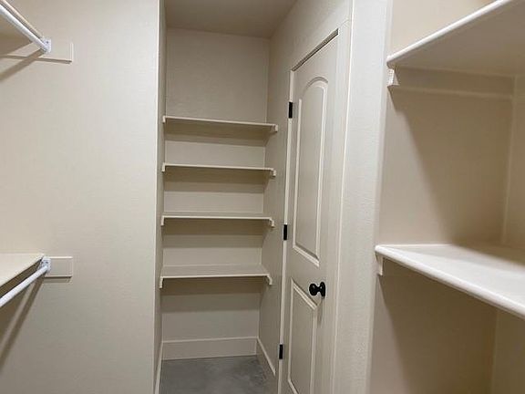 2nd image of 5 Hidden Oak Dr