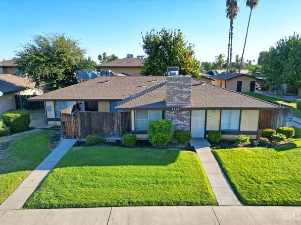2804 N Half Moon Dr, Bakersfield, CA 93309