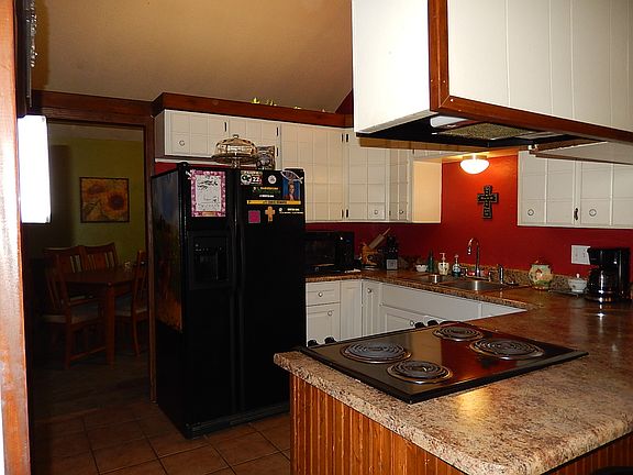 3rd image of 1601 Holly Ln