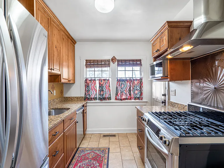 614 E Palace Ave — Photo 10
