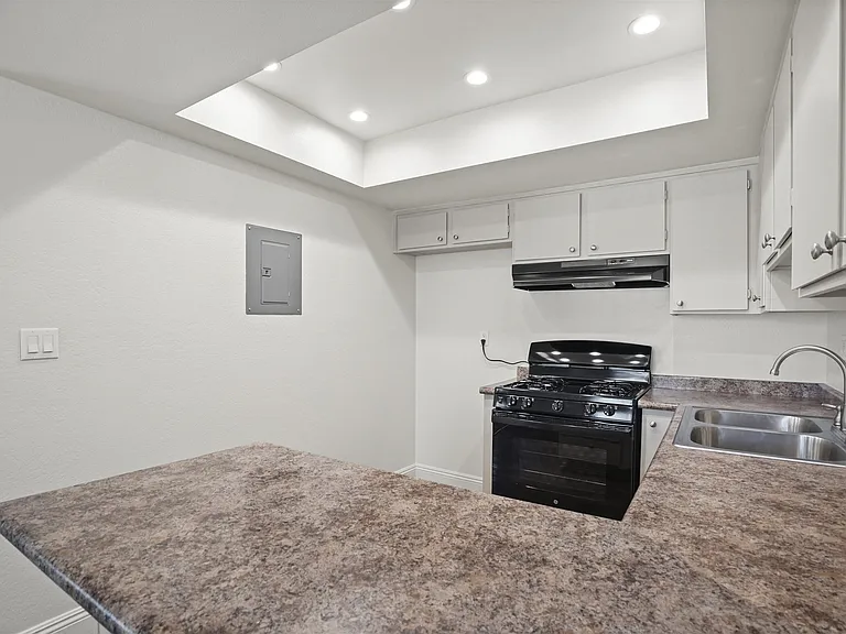 Stonehedge Apartments — Photo 45