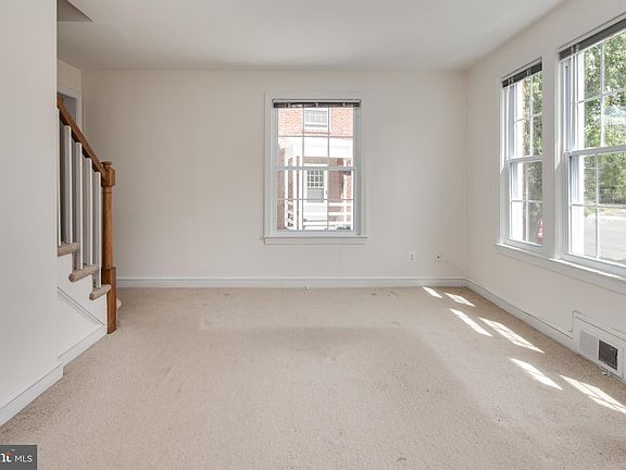 5th image of 2616 S Uhle St