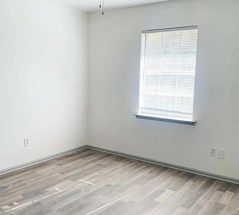 4th image of 213 E Kansas St