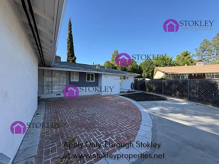 747 Harvard Dr — Photo 37