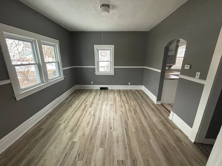 214 Denver St — Photo 4