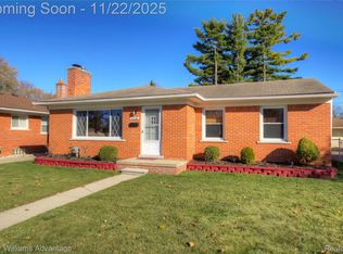 9338 Colorado St, Livonia, MI 48150