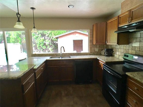 4th image of 426 Santa Margarita St