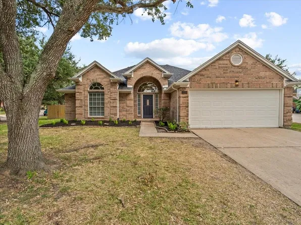 105 Barrington Pointe Ct, League City, TX 77573