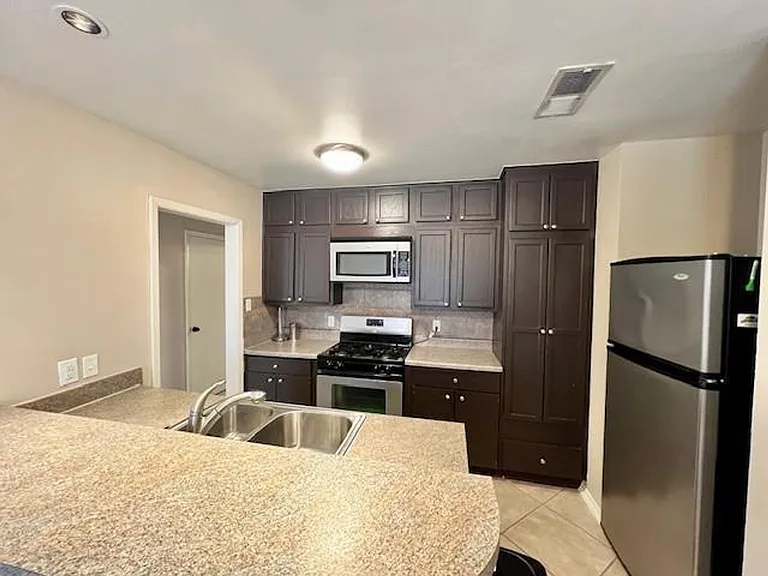 8006A Pinedale Cv — Photo 6