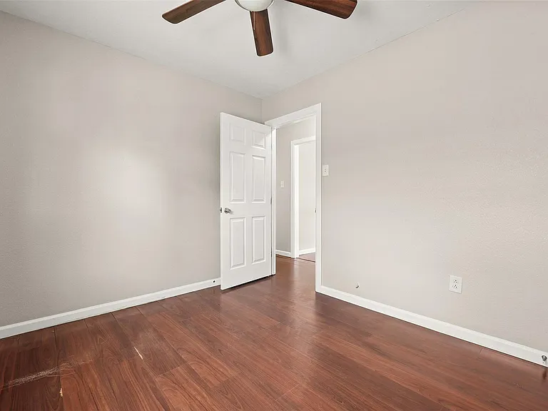 2318 Pecan St — Photo 16