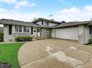 110 S Grant Dr, Addison, IL 60101