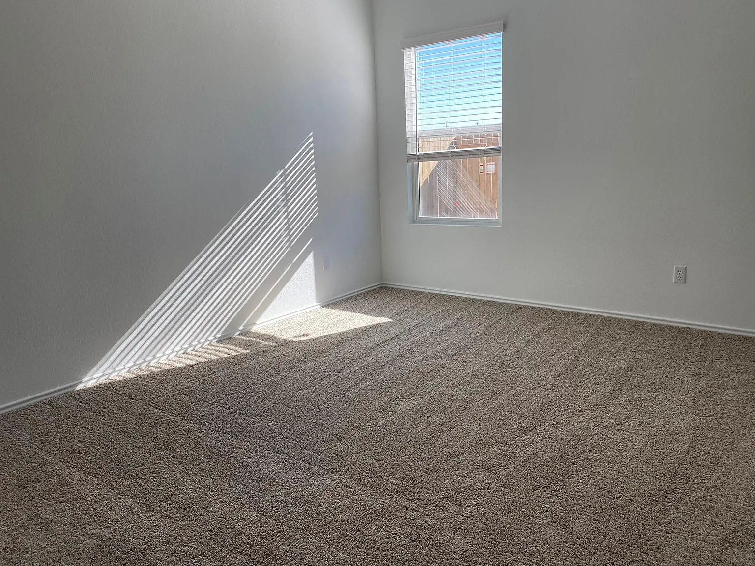 3 bed, 2.5 bath, 1560 sqft, $1,950 — Photo 4