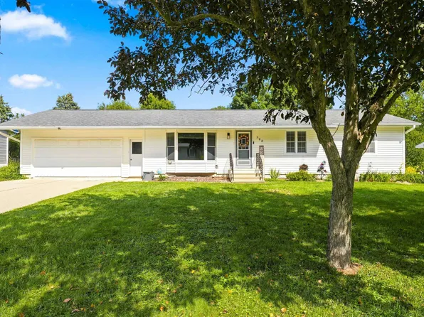 208 Westwood Ave, Strawberry Point, IA 52076