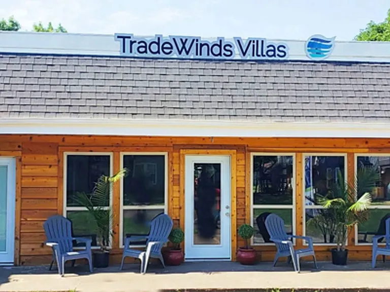 Tradewinds Villas — Photo 1