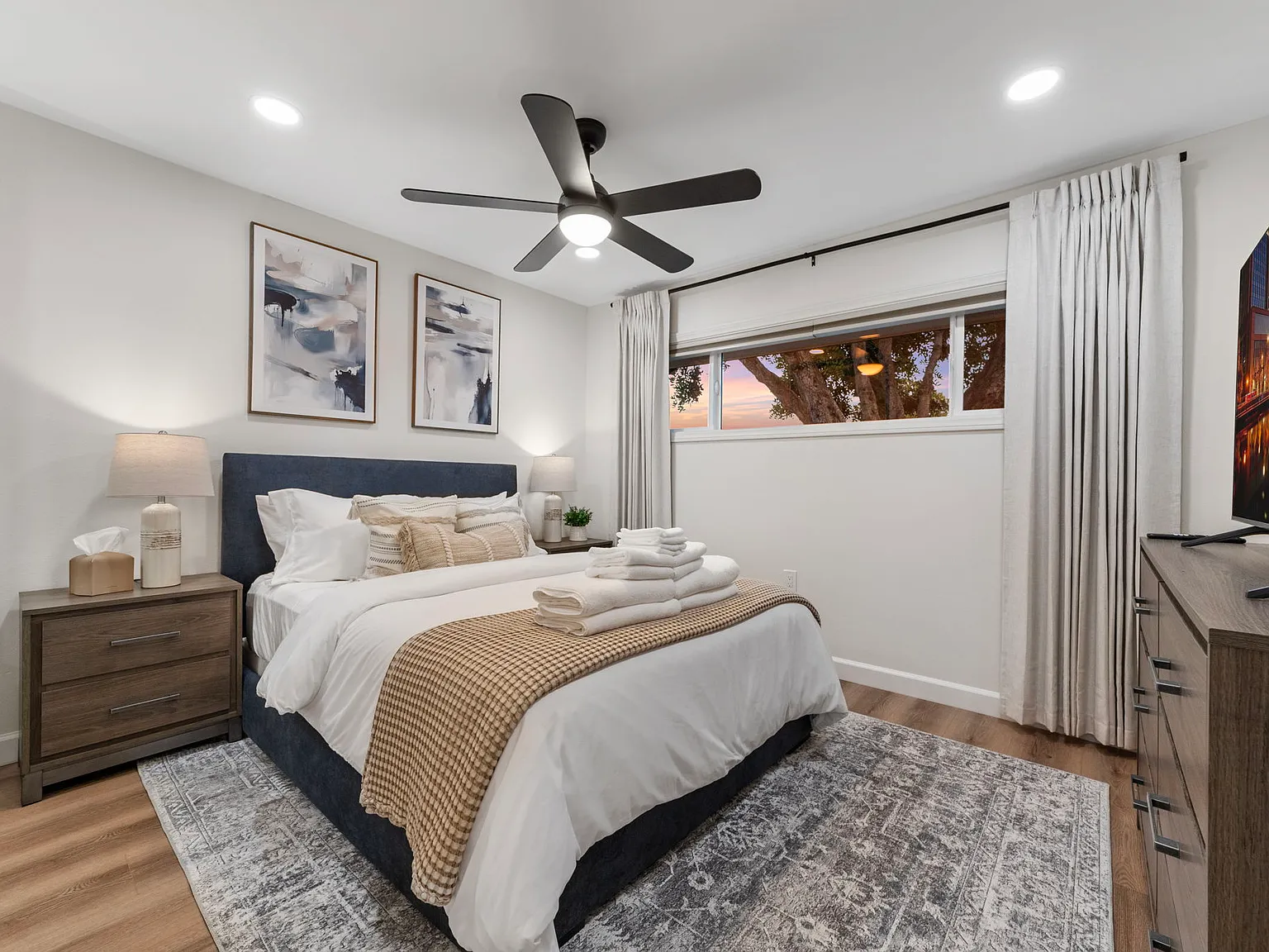 2 bed, 700 sqft, $4,800 — Photo 4