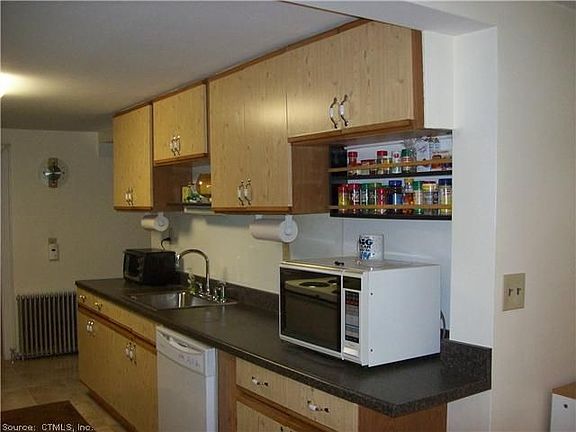 2nd image of 98 Turnor Ave