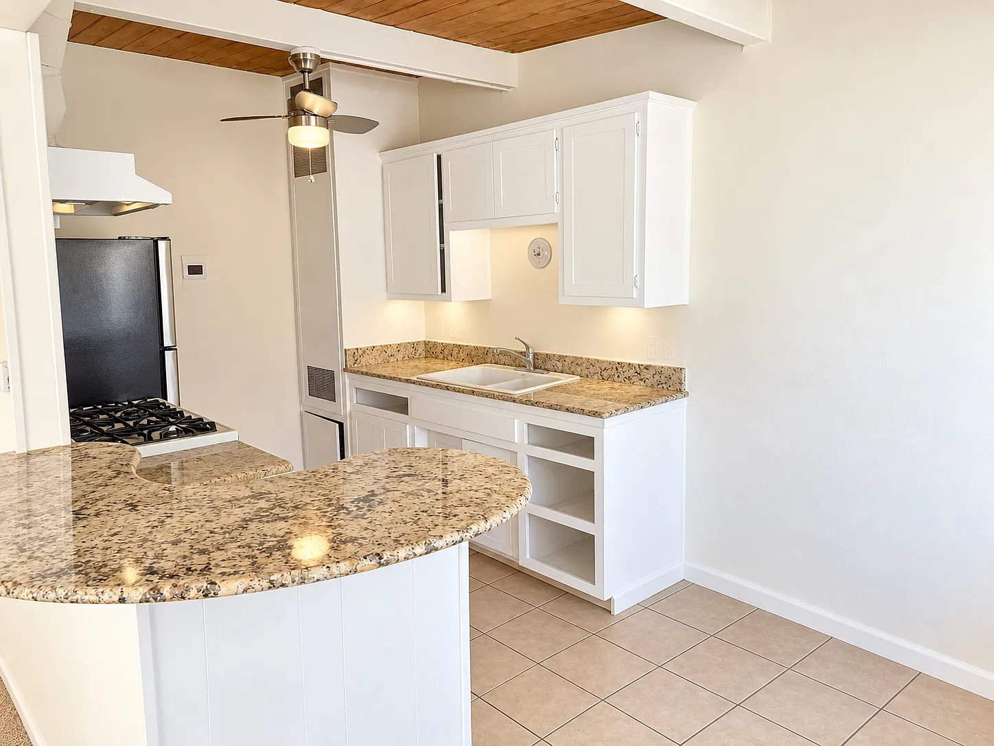 1 bed, 900 sqft, $2,250 — Photo 3