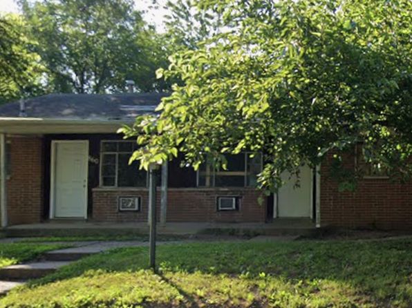 858-860 Wellington Blvd