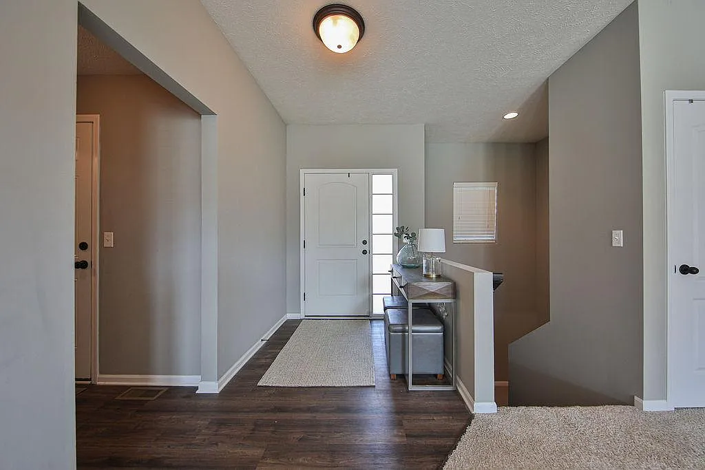 4 bed, 2520 sqft, $3,200 — Photo 3