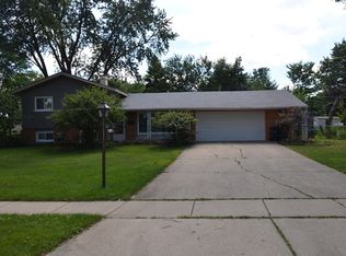 595 Alcoa Ln, Hoffman Estates, IL 60169