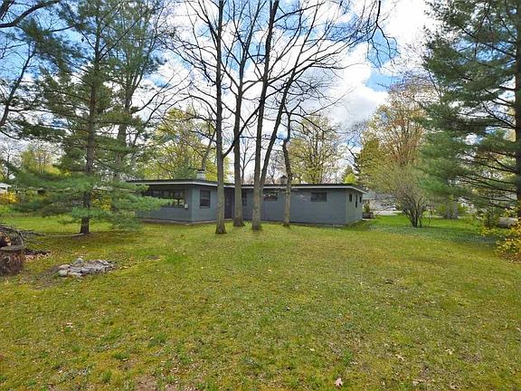 3rd image of 527 Woodland Dr