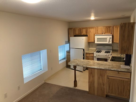 2nd image of 919 6th St #302
