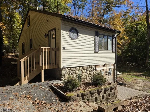 18 Mountainside Dr, Vernon Twp., NJ 07461