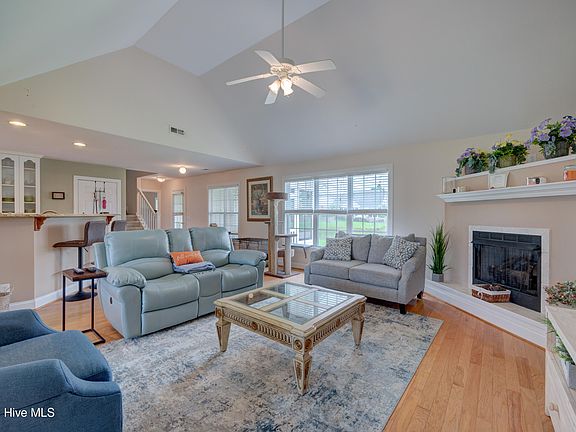 3rd image of 1511 Edgefield Ct