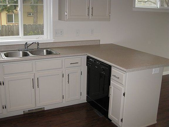 3rd image of 1201 Yorktown Ln