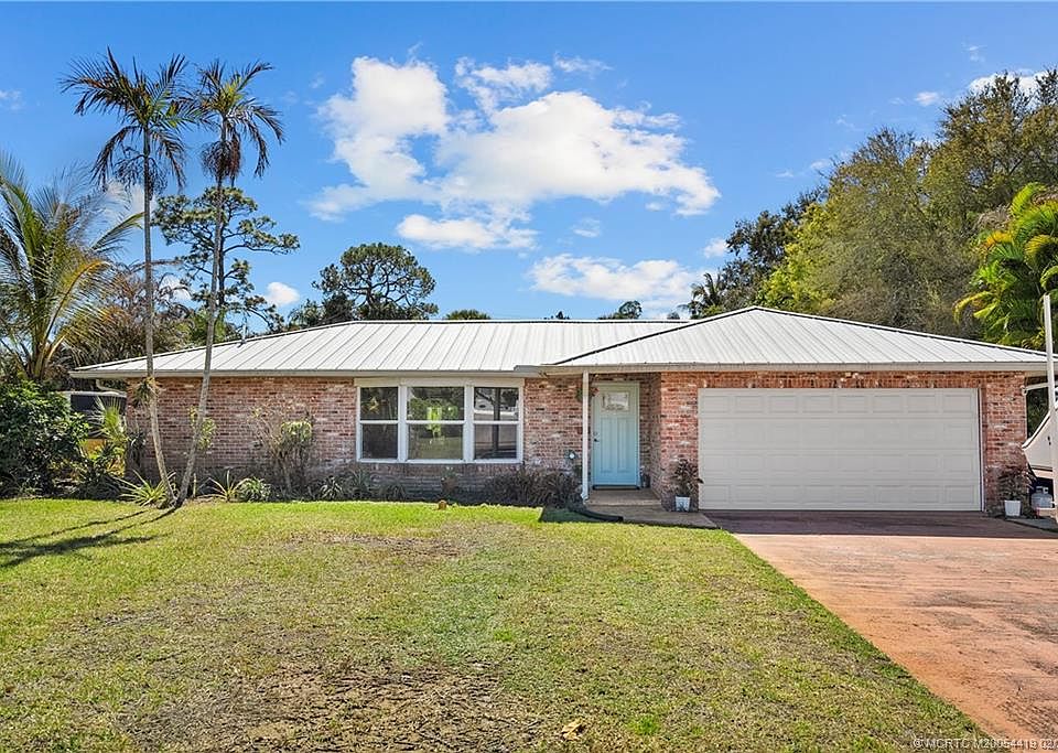 1st image of 803 NW Spruce Ridge Dr