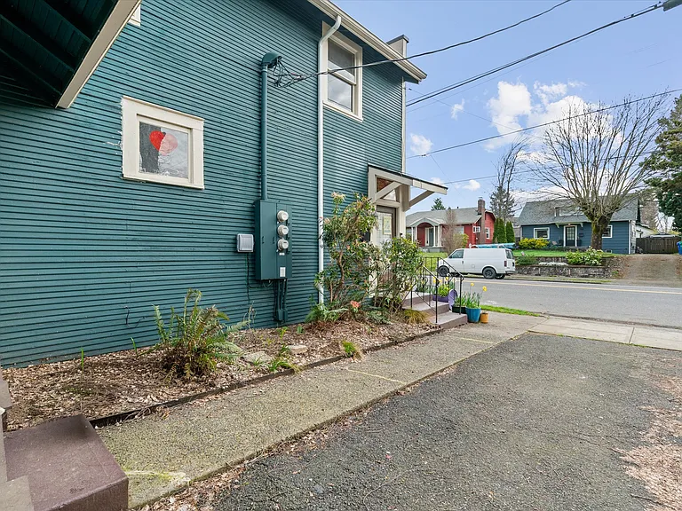 7015 N Greeley Ave #B — Photo 53