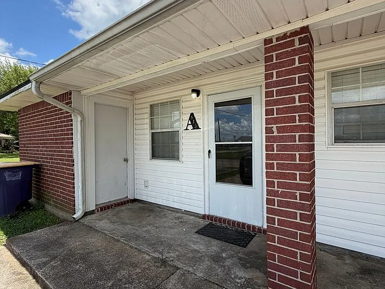 613 N Kinney Ave — Photo 2