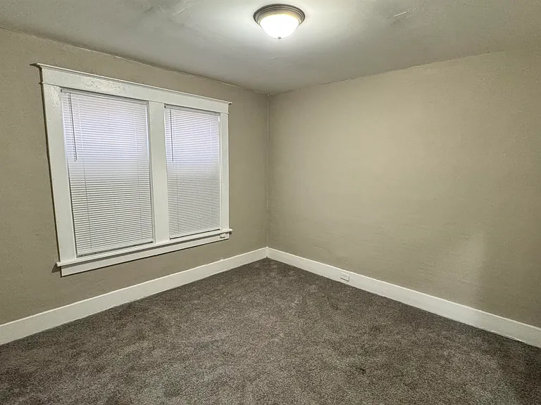 919 N Willett St — Photo 17