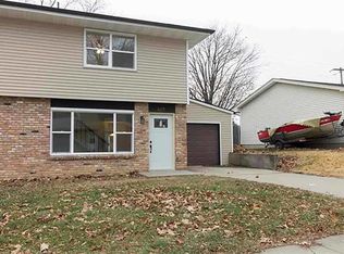 445-447 N Stewart St, North Liberty, IA 52317