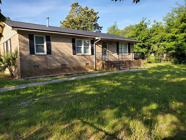 270 Carolina Cir — Photo 4