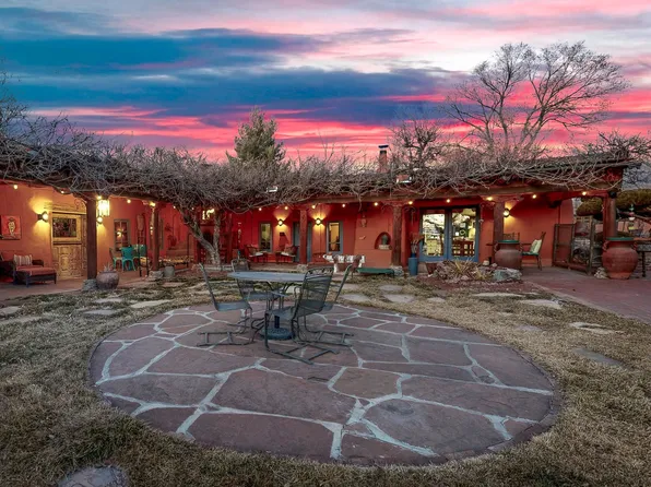 9 Plaza Vieja, Ranchos De Taos, NM 87557